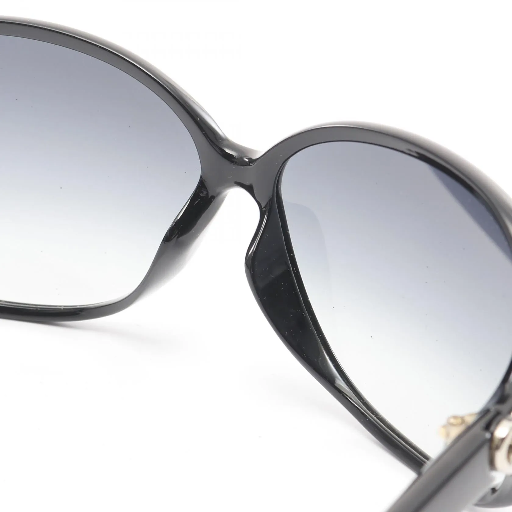 Gucci Interlocking G Heart Sunglasses