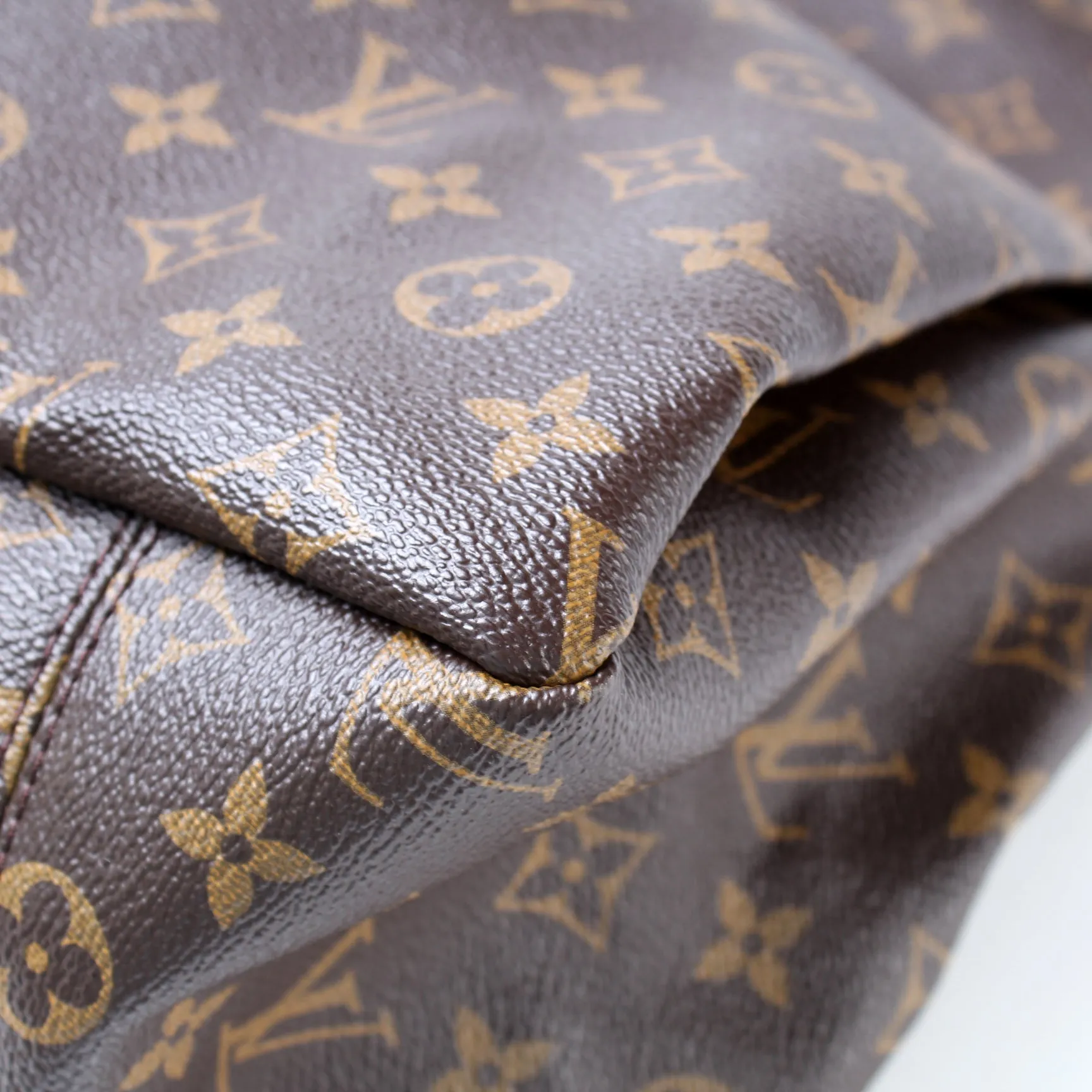 Louis Vuitton Artsy GM Monogram Tote