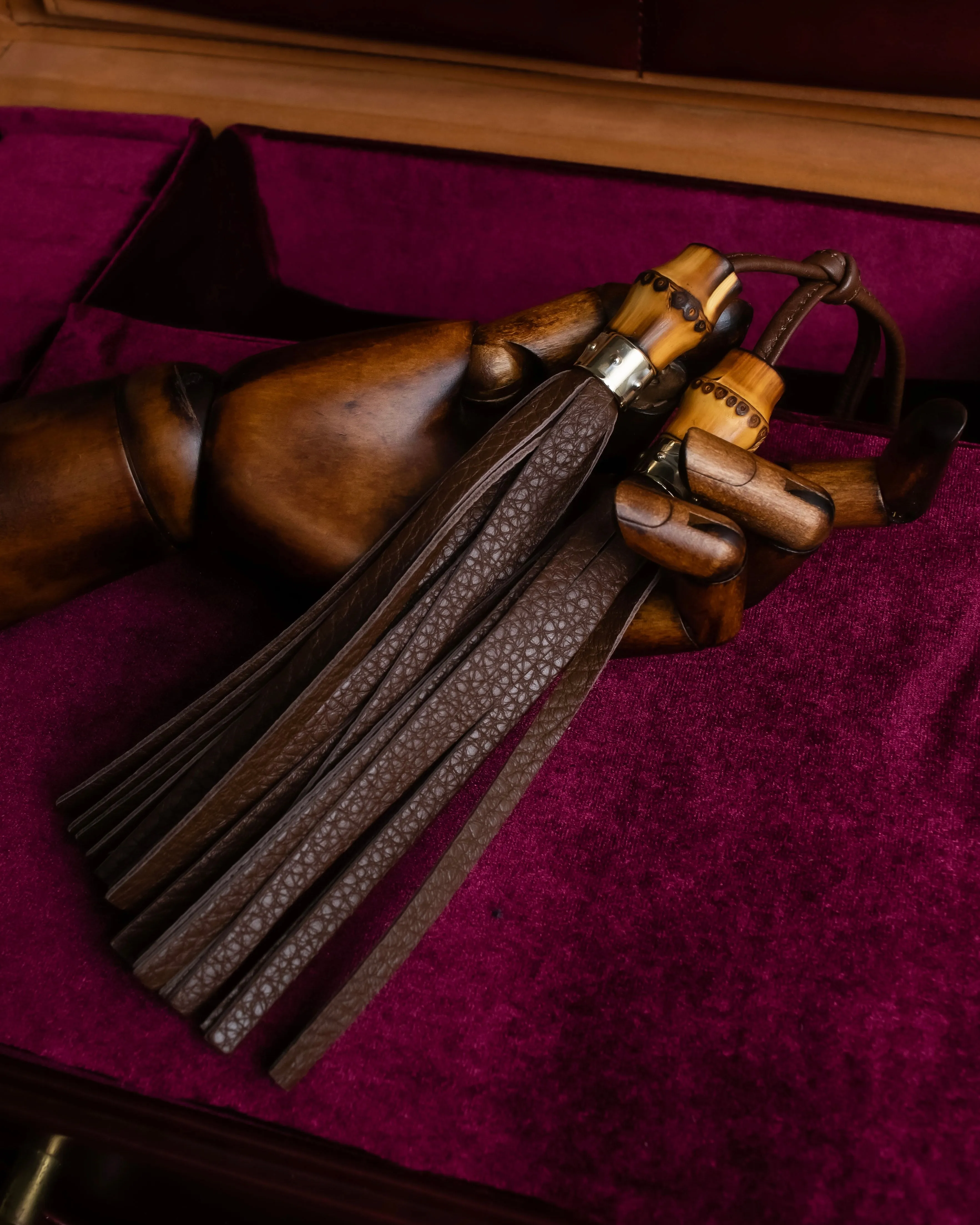 "GUCCI" Bamboo motif leather fringe charm